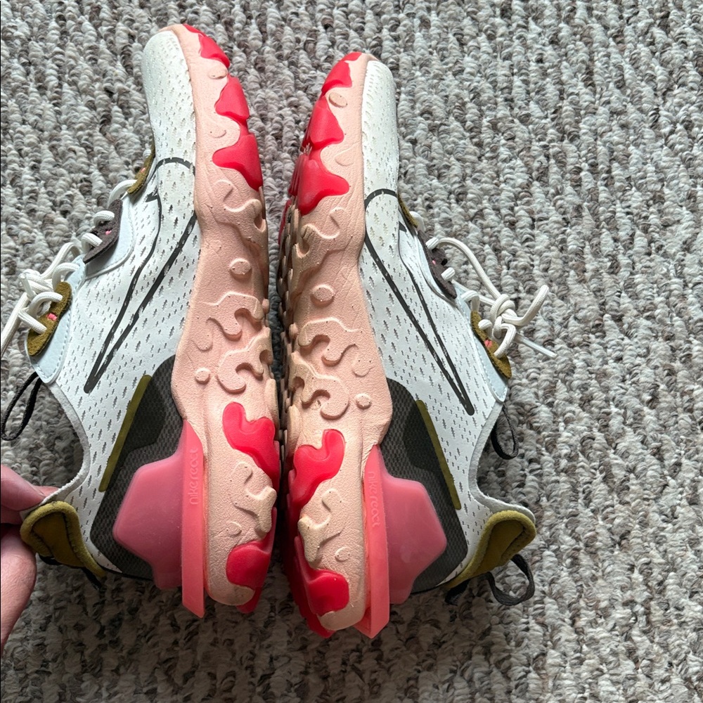 Nike women’s sneakers - Picture 5 of 9